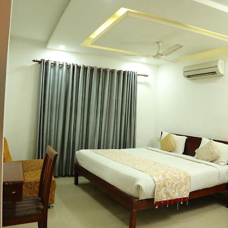 Malabar Plaza Inn Kochi ภายนอก รูปภาพ